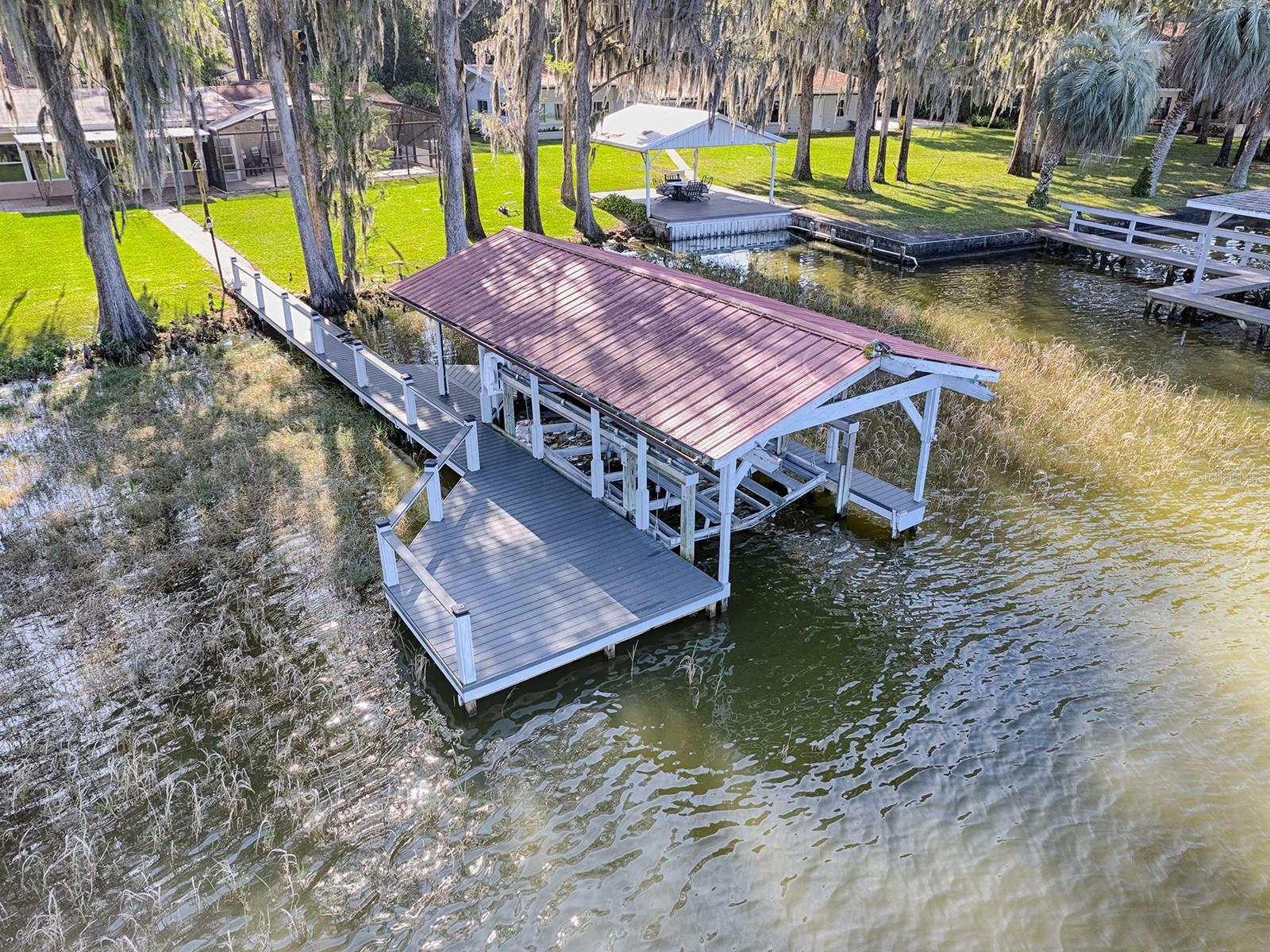 Property Photo:  506 Lakeshore Drive  FL 32726 