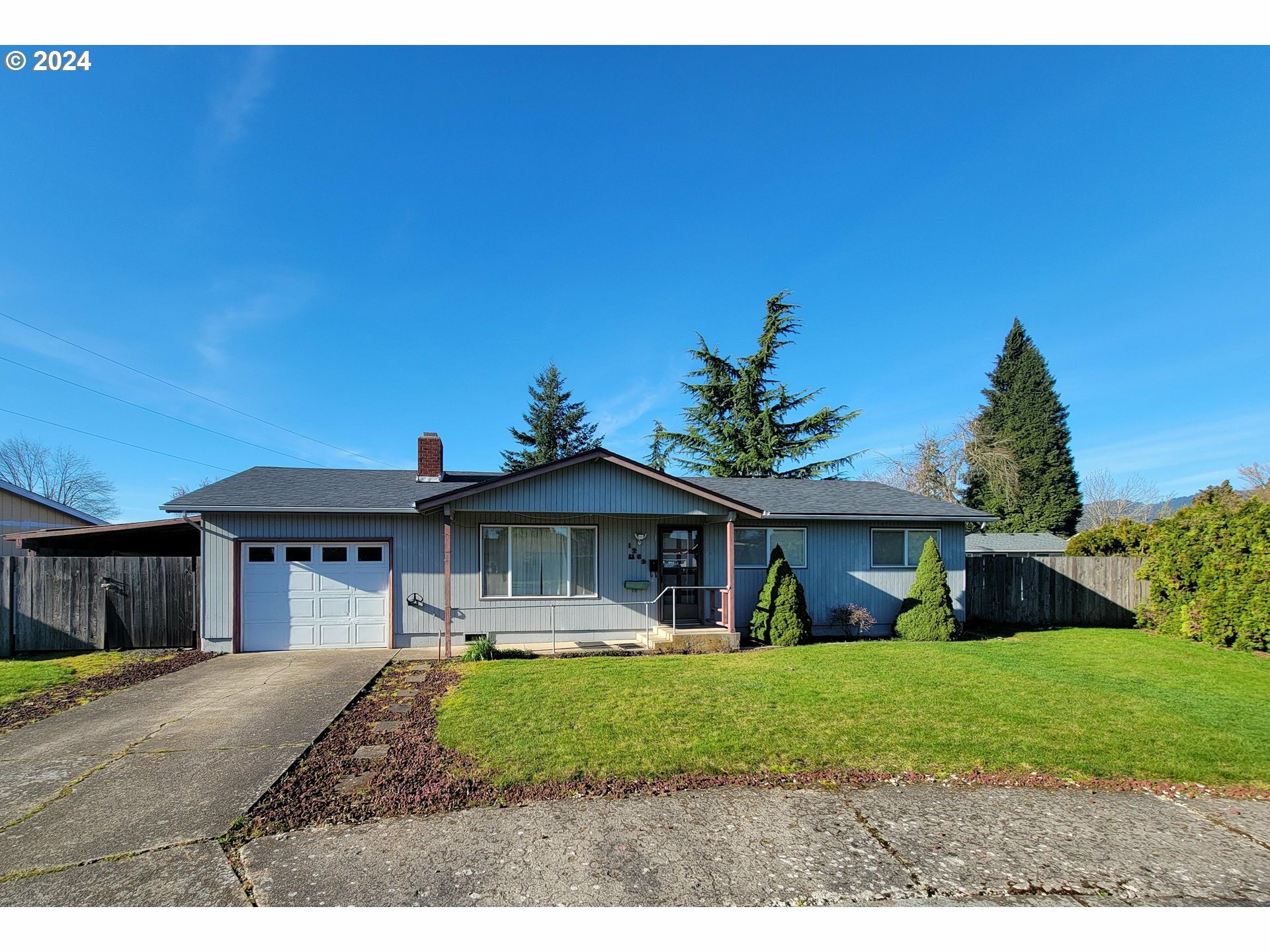 Property Photo: 1269 Kenray Loop OR 97477