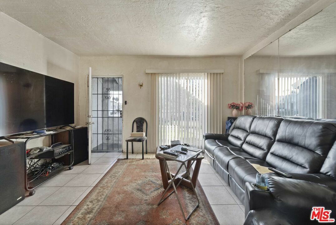 Property Photo:  2824 2826 West View St  CA 90016 