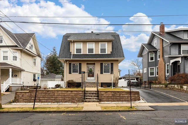 Property Photo:  61 Sunderland Avenue  NJ 07070 