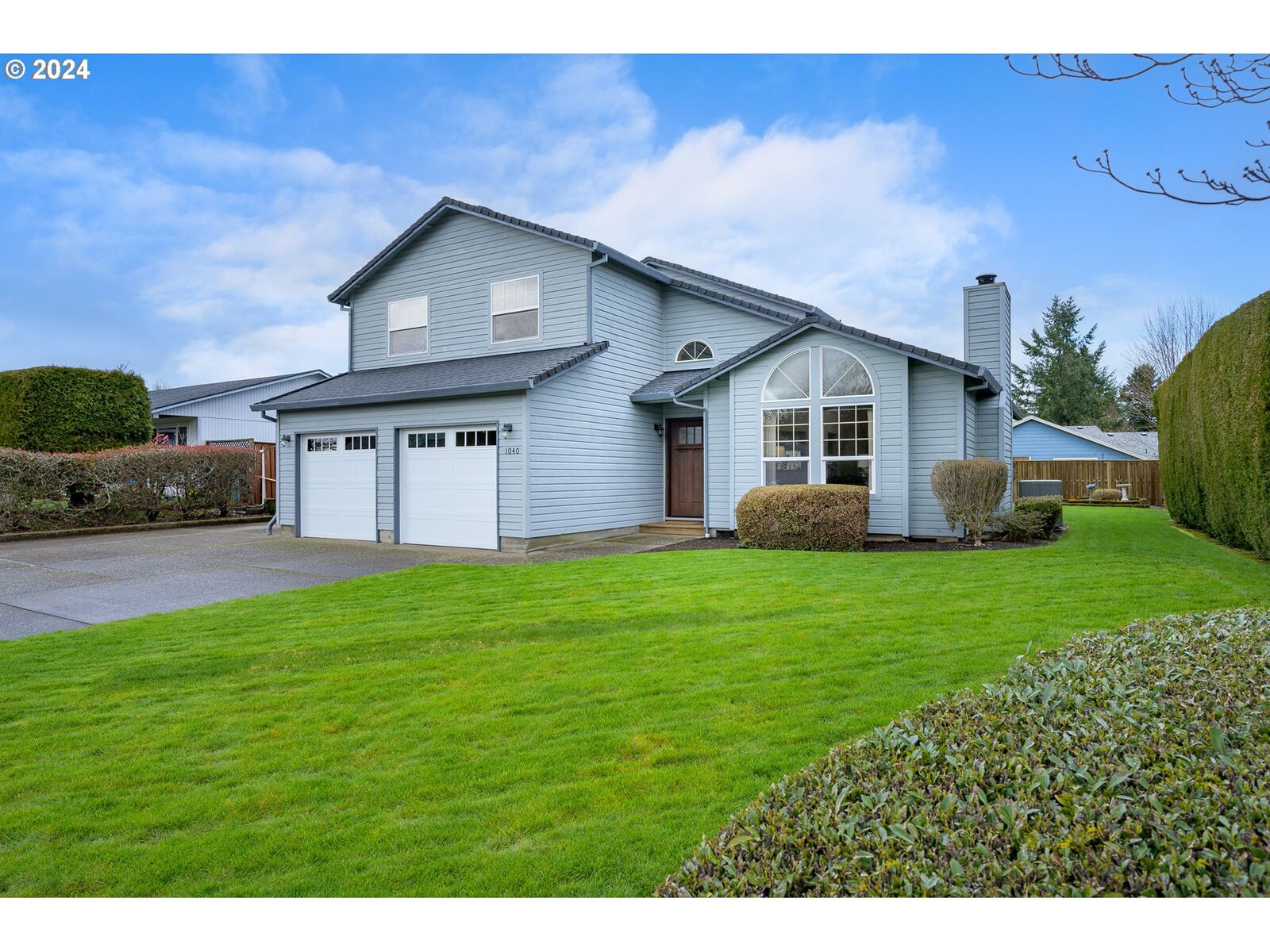Property Photo: 1040 SW Tall Oaks Dr OR 97128