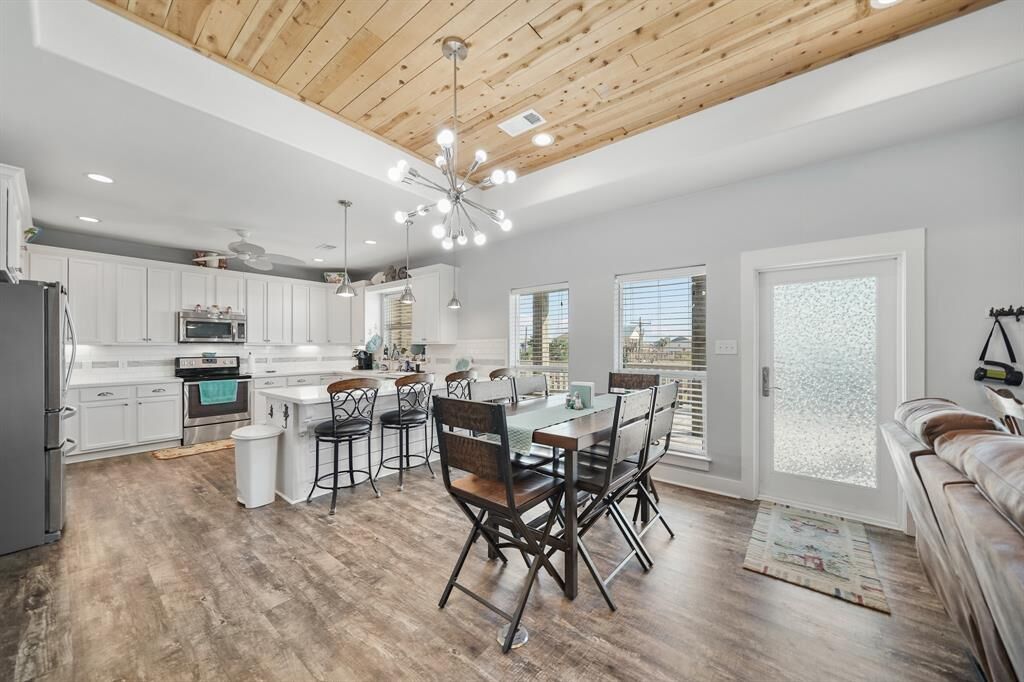 Property Photo: 927 Magnolia Lane TX 77650