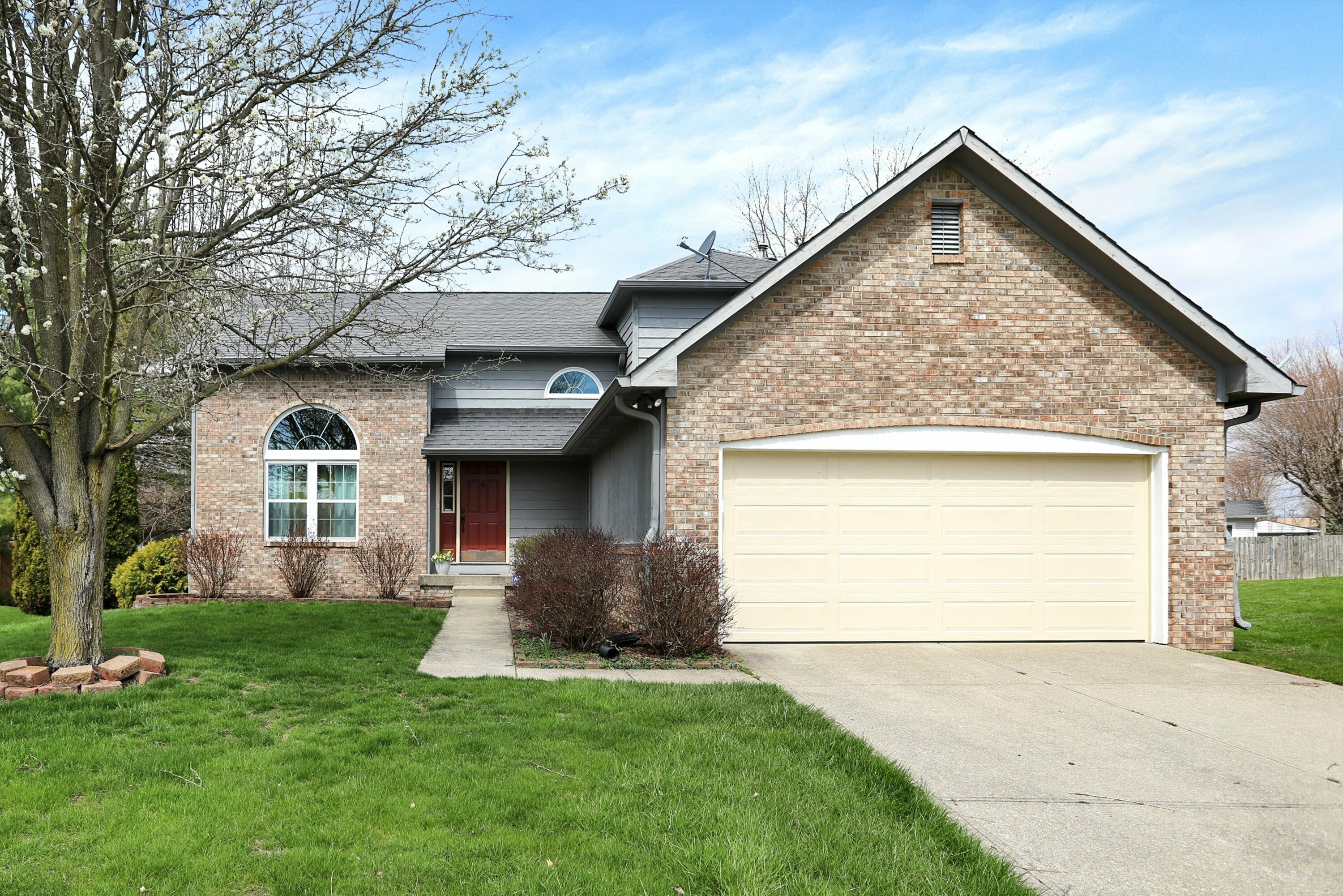 Property Photo:  1210 Mount Brook Court  IN 46143 