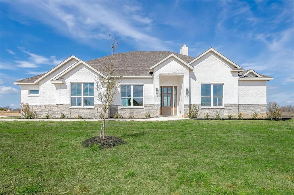 Property Photo:  218 Blackjack Crossing  TX 76023 
