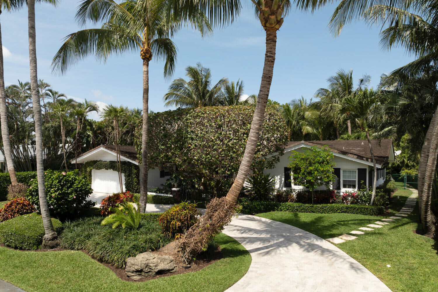 Property Photo:  1125 Harbor Drive  FL 33483 