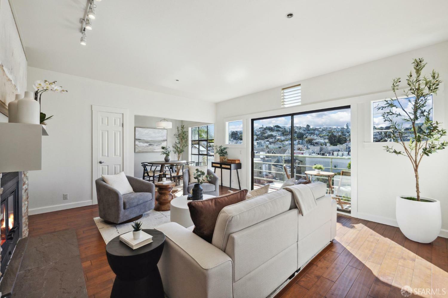 Property Photo:  2425 Market Street 8  CA 94114 