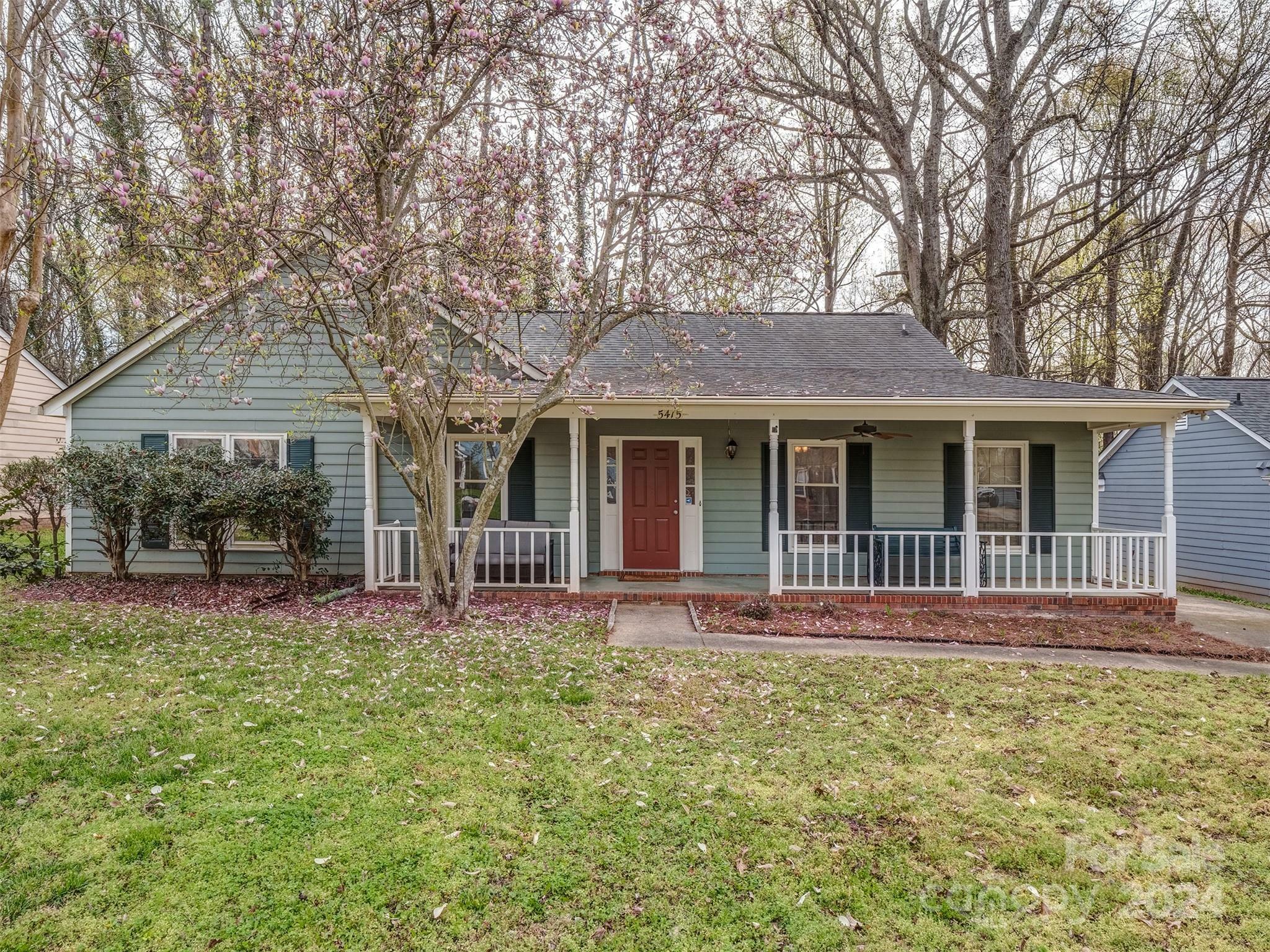 Property Photo:  5415 Donnefield Drive  NC 28227 