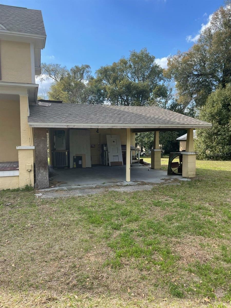 Property Photo:  217 N Oak Avenue  FL 32763 