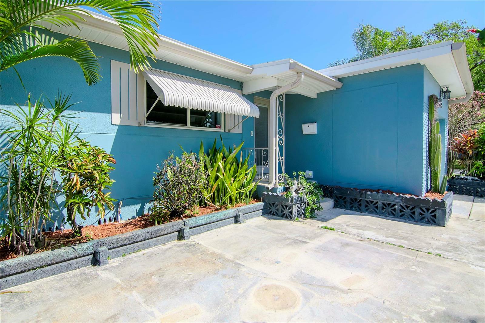 Property Photo: 5301 9th Avenue N FL 33710