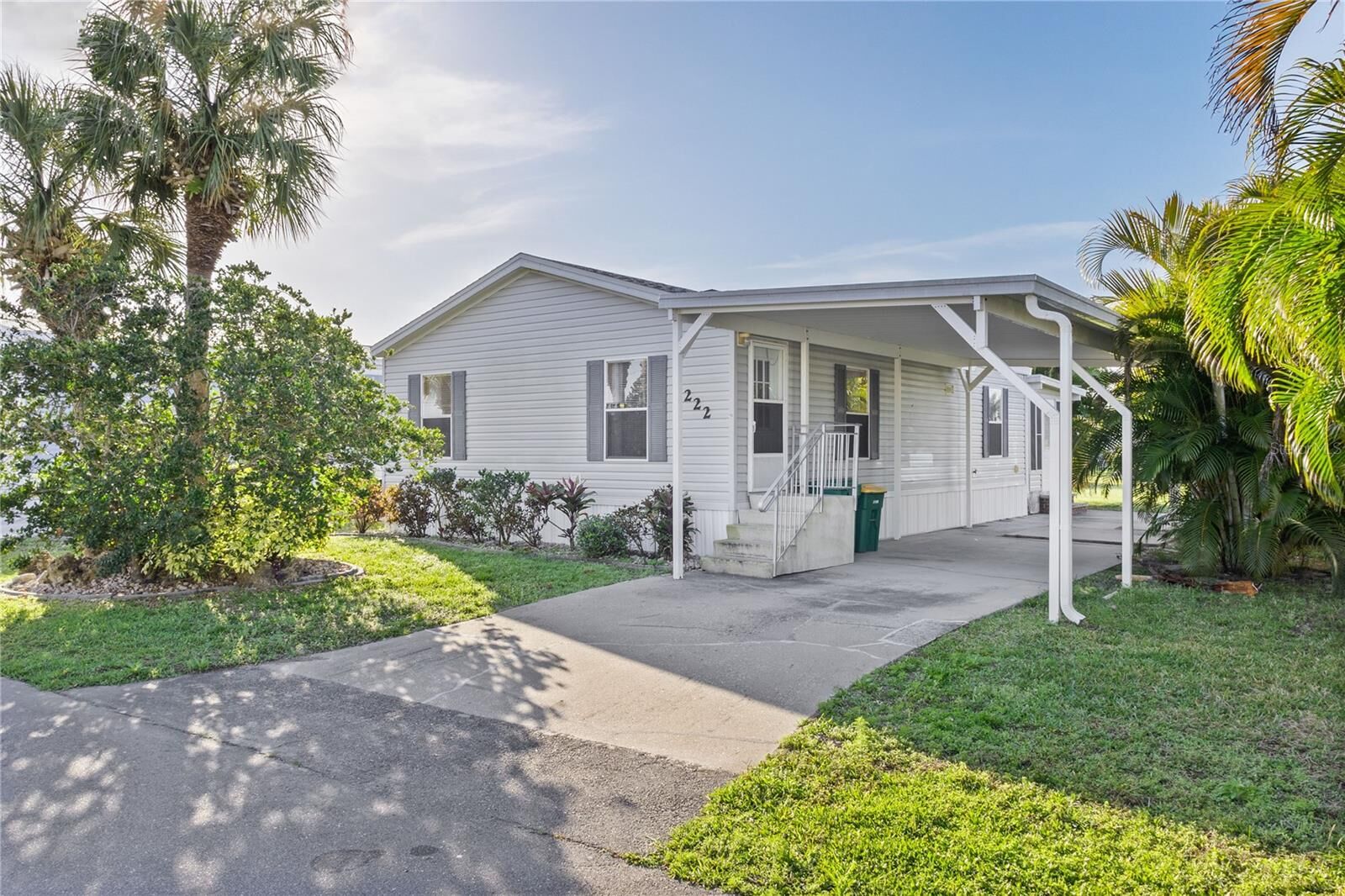 Property Photo: 2100 Kings Highway 222 FL 33980