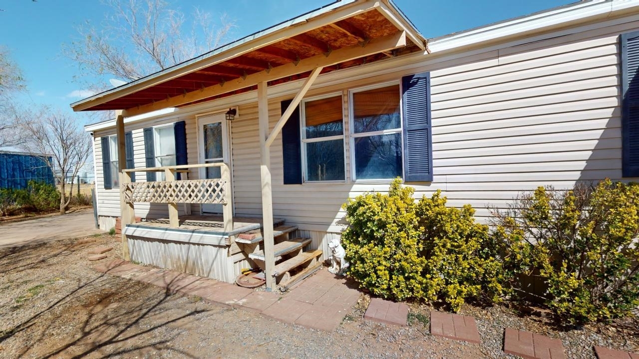 Property Photo: 940 James St NM 88310