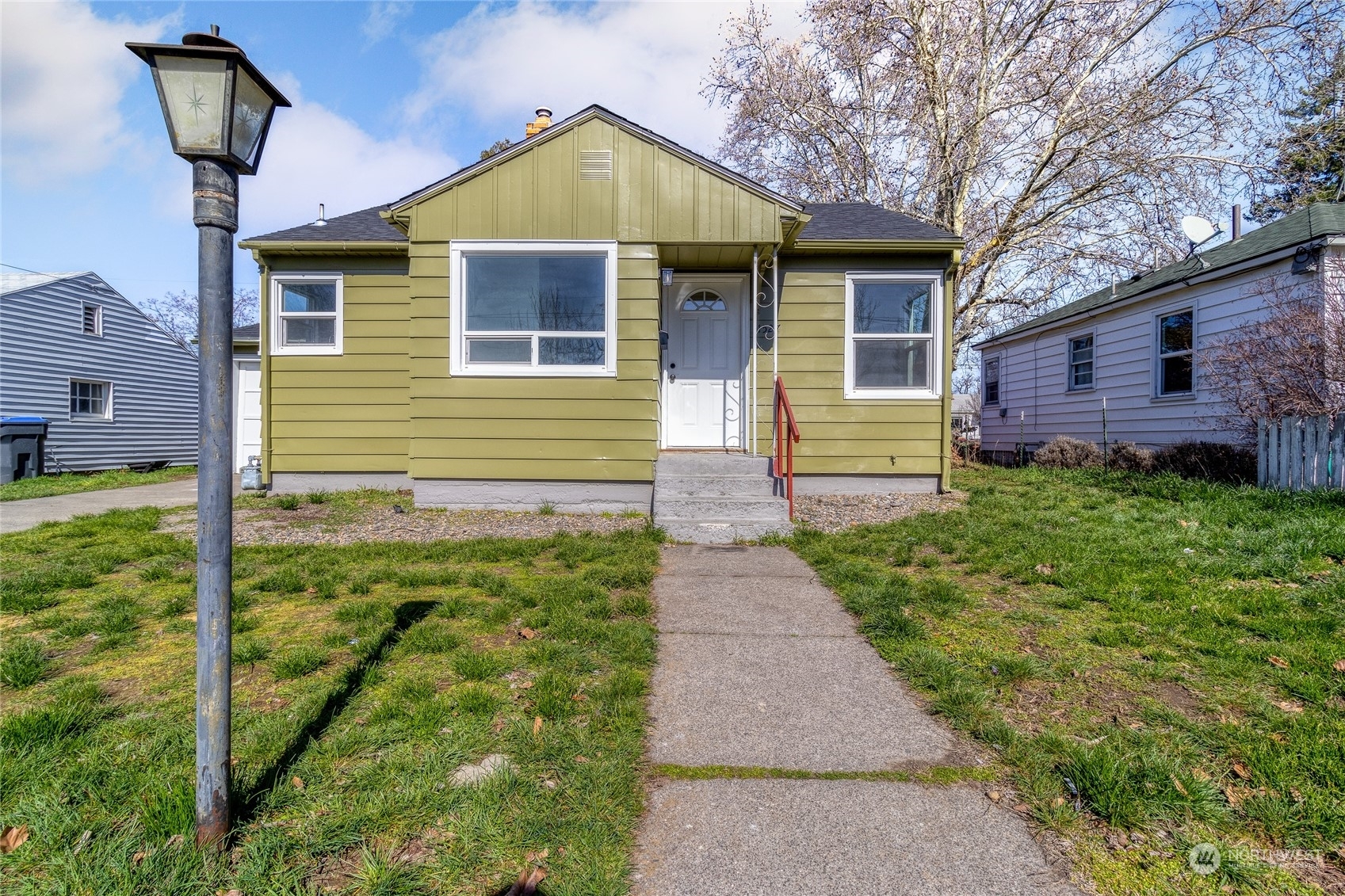 Property Photo:  1527 Portland Avenue  WA 99362 