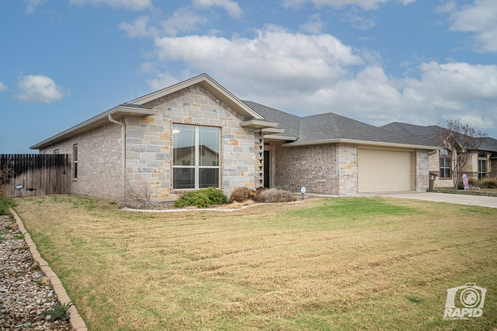 Property Photo:  1937 Colonial Dr  TX 76904 