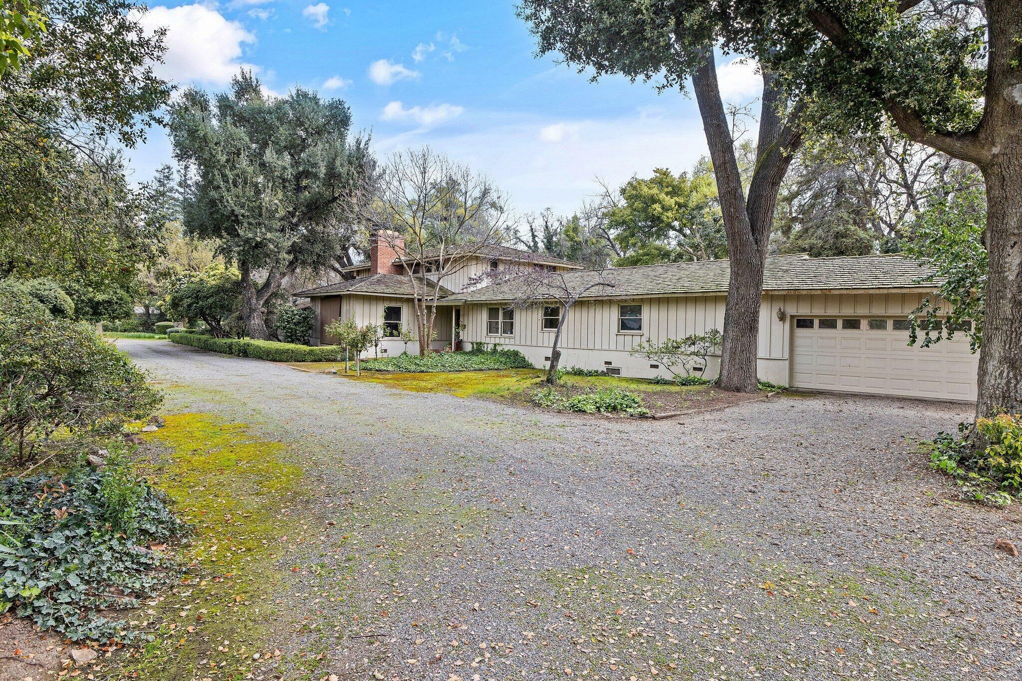 Property Photo:  2503 W Green Acres Drive  CA 93291 