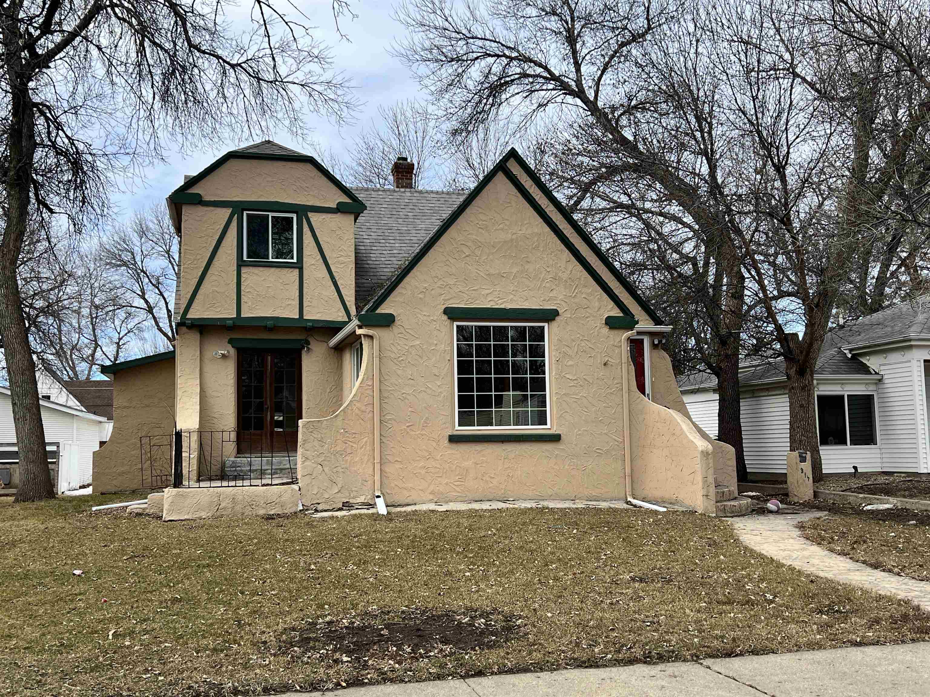 Property Photo:  317 NW 7th St  ND 58703 