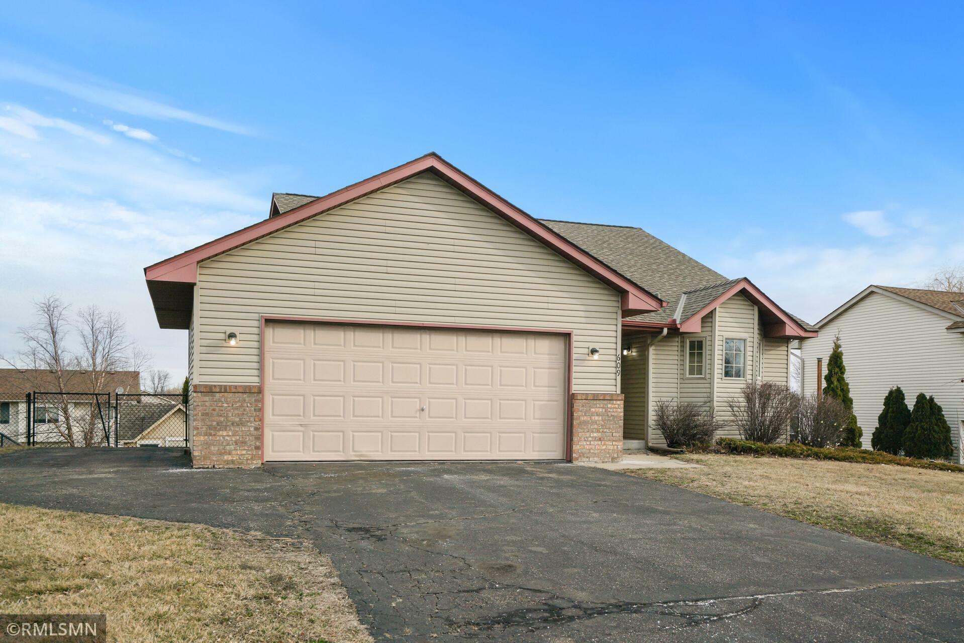 Property Photo:  609 Sunset Street  MN 55313 