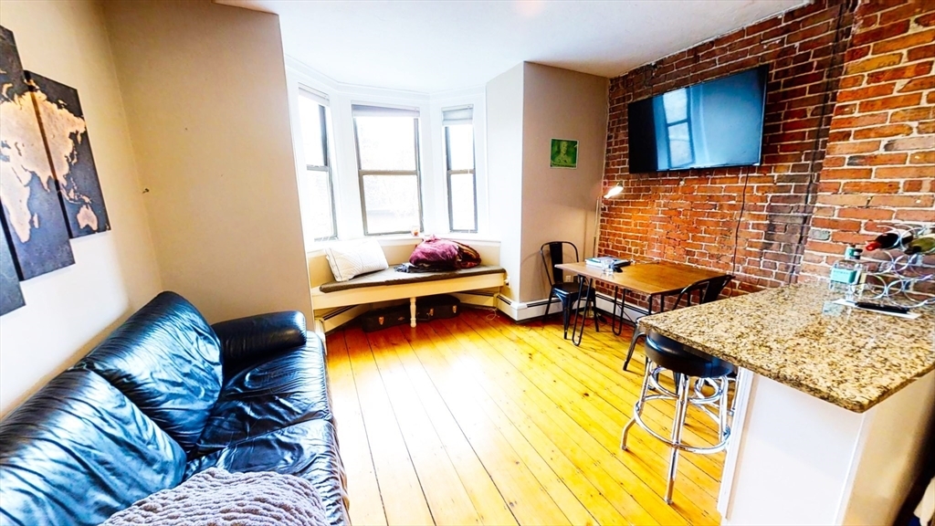 Property Photo:  81 E Brookline St 4  MA 02118 