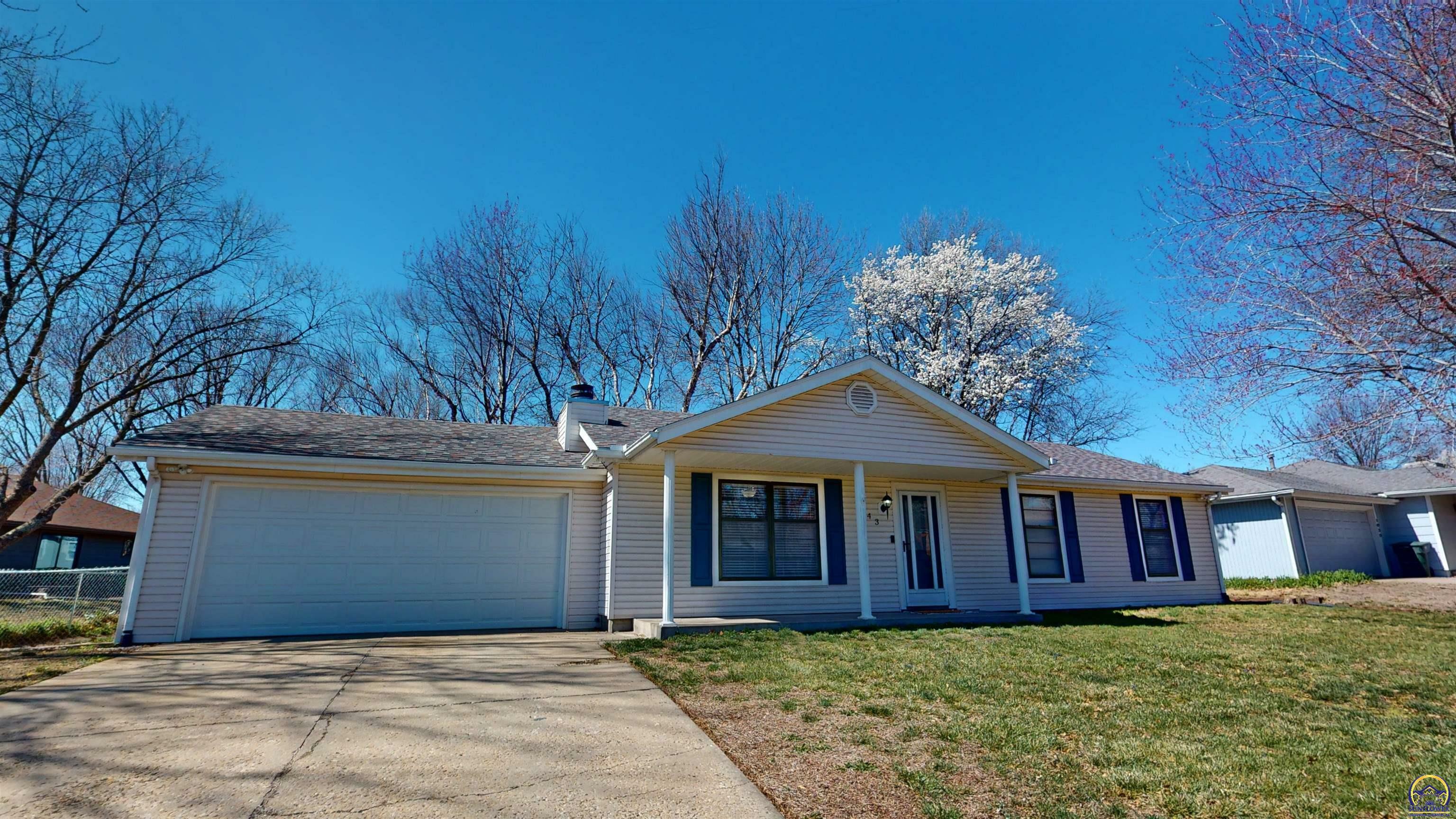 Property Photo:  1043 SW Belle Ave  KS 66604 