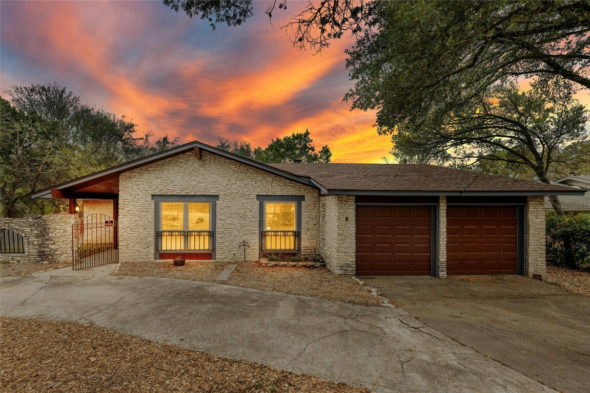 Property Photo:  2502 Forest Bend Drive  TX 78704 