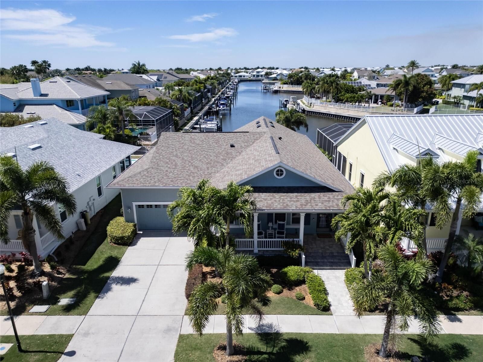 Property Photo: 406 Islebay Drive FL 33572