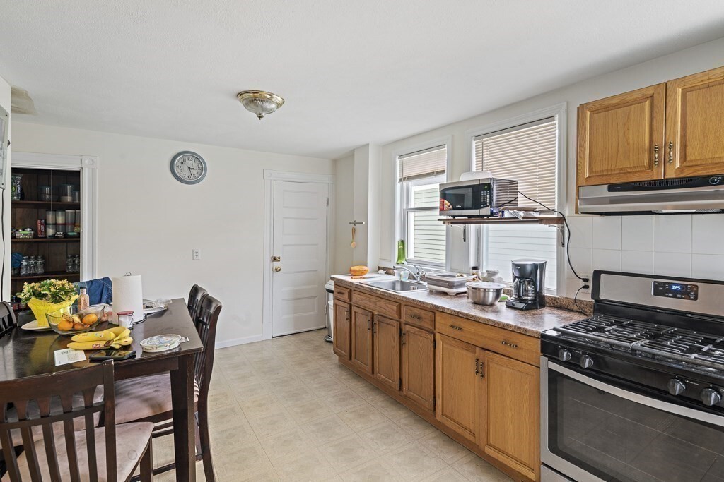 Property Photo: 105 Walnut St 3 MA 02145