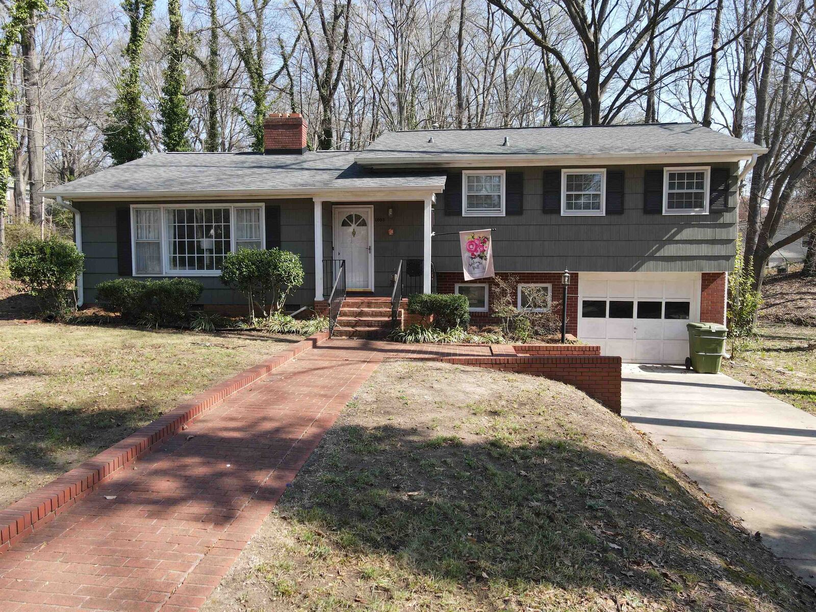 Property Photo:  1003 Briarwood Drive  SC 29340 