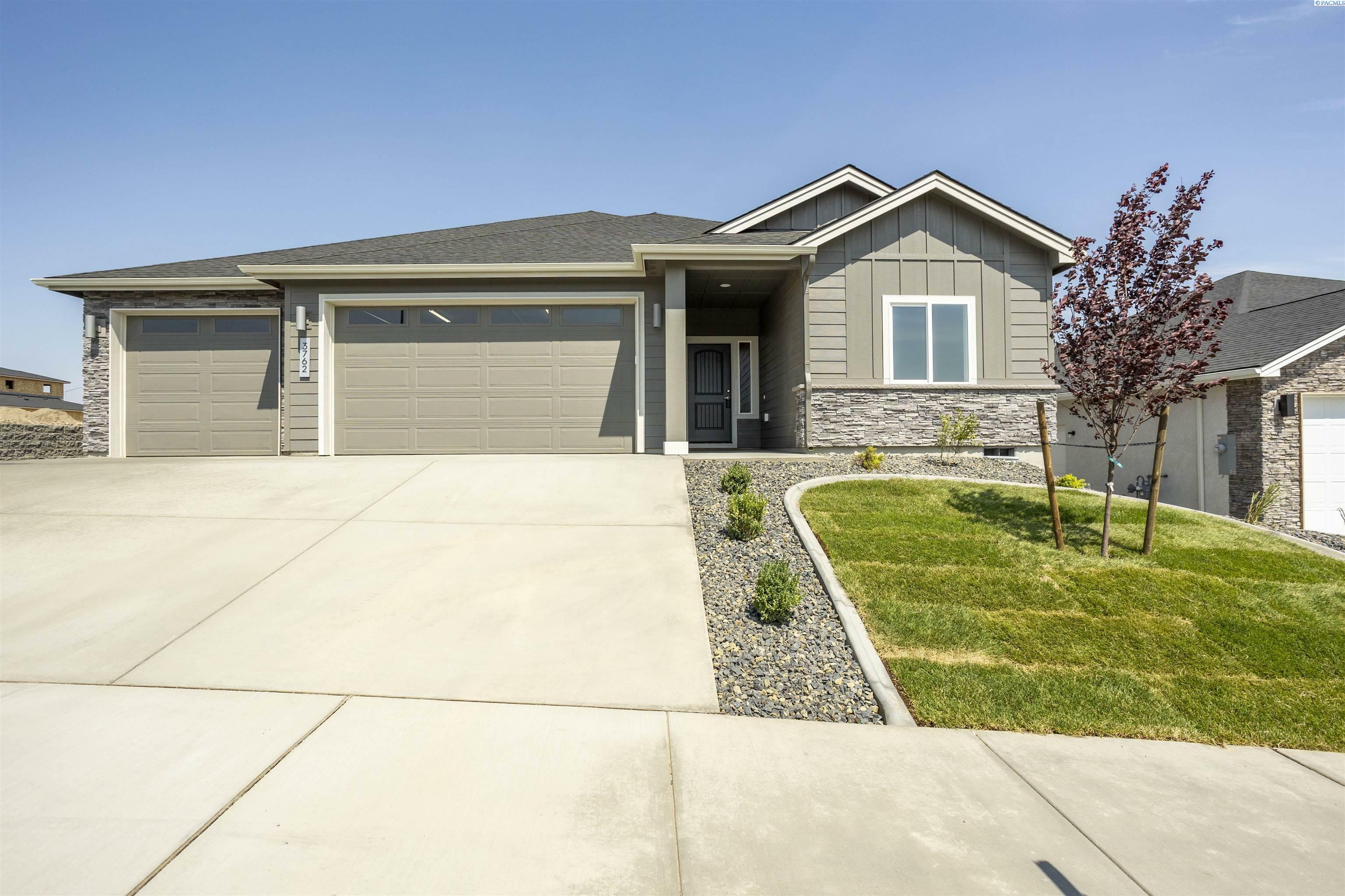 Property Photo:  3762 Boxberger Street  WA 99352 