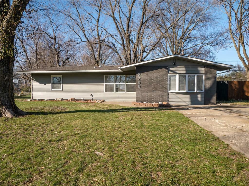 Property Photo:  2200 NE 61st Street  MO 64118 