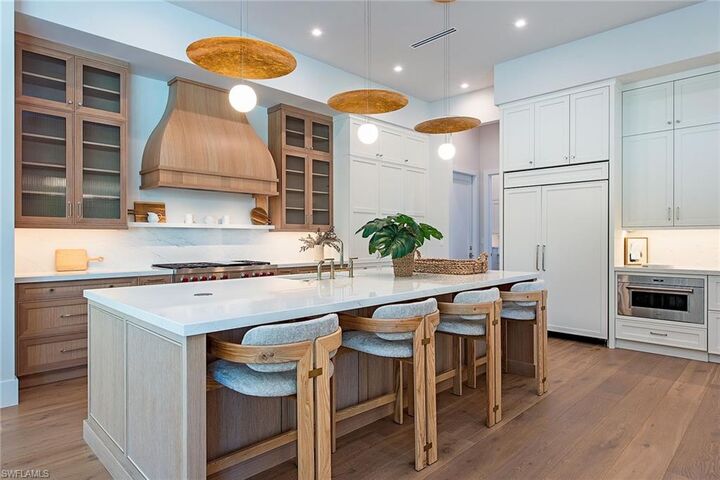 Property Photo: 777 Binnacle Dr FL 34103