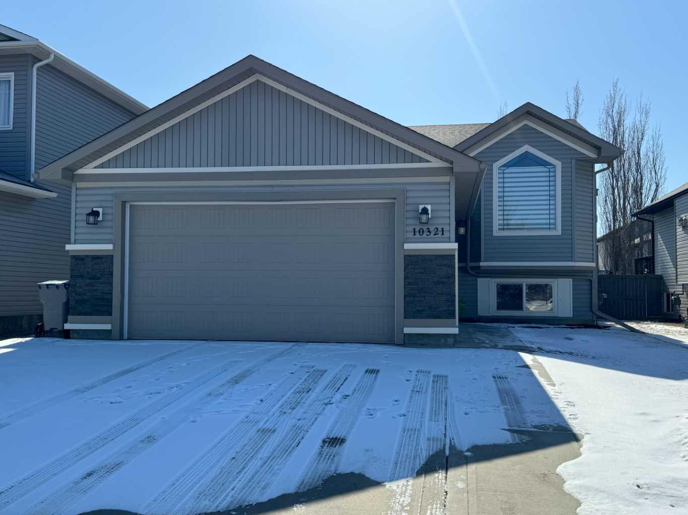 Property Photo: 10321 Royal Oaks Drive AB T8V 2R1