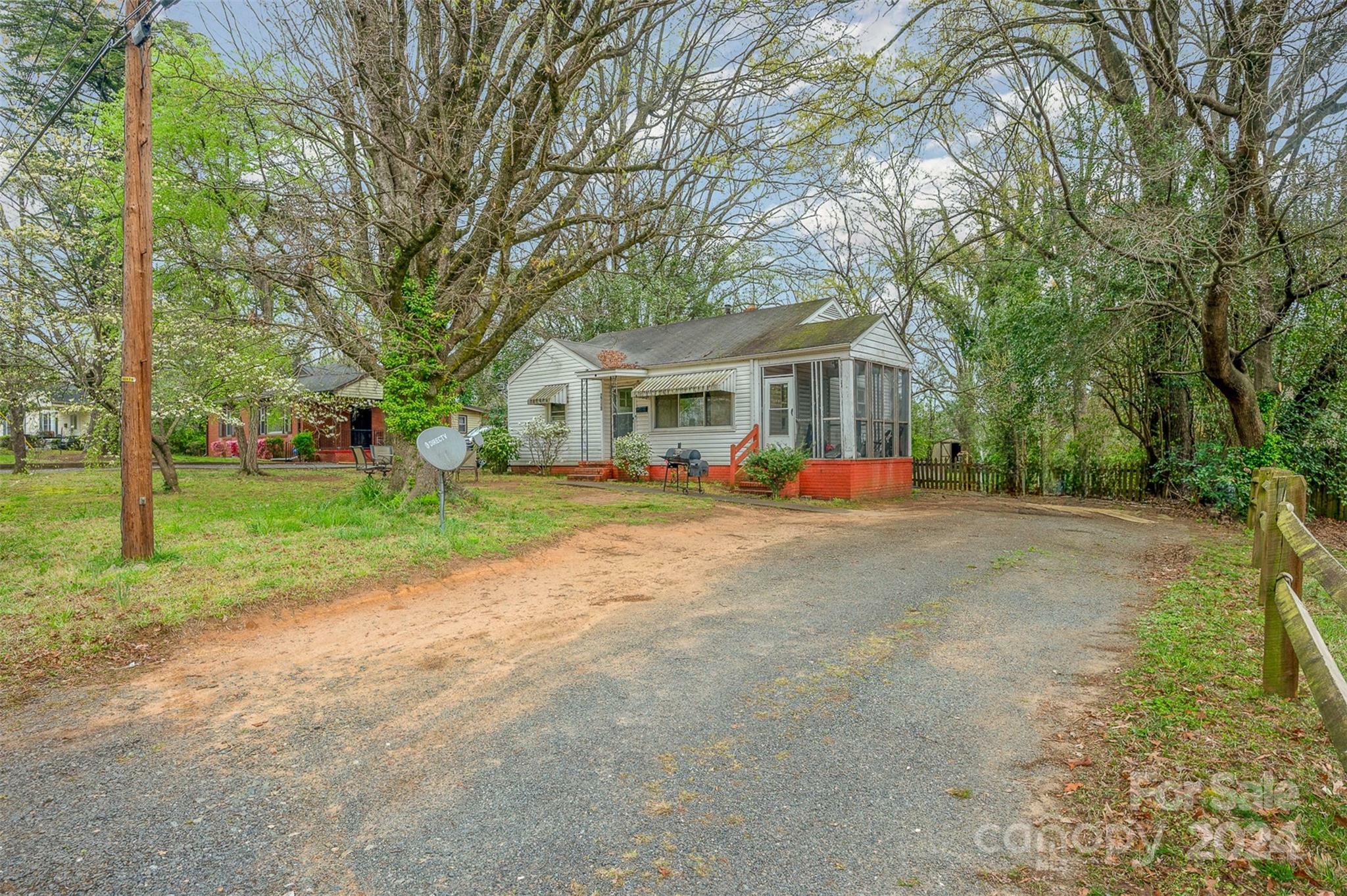 Property Photo:  2740 Dogwood Avenue  NC 28206 