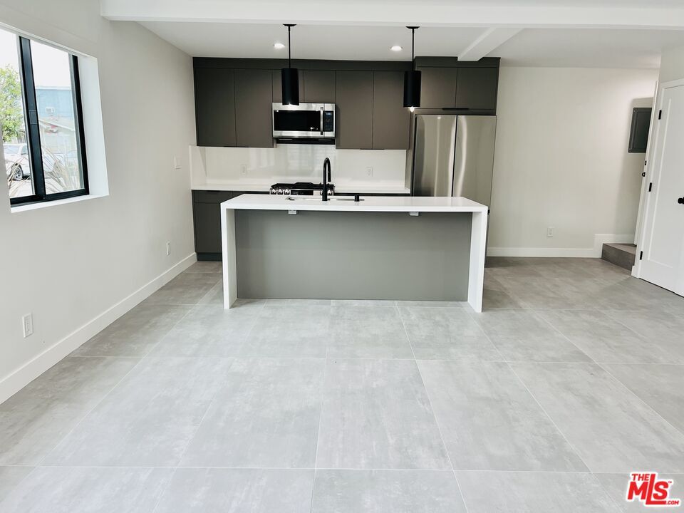 Property Photo: 205 N Venice Blvd 3 CA 90291