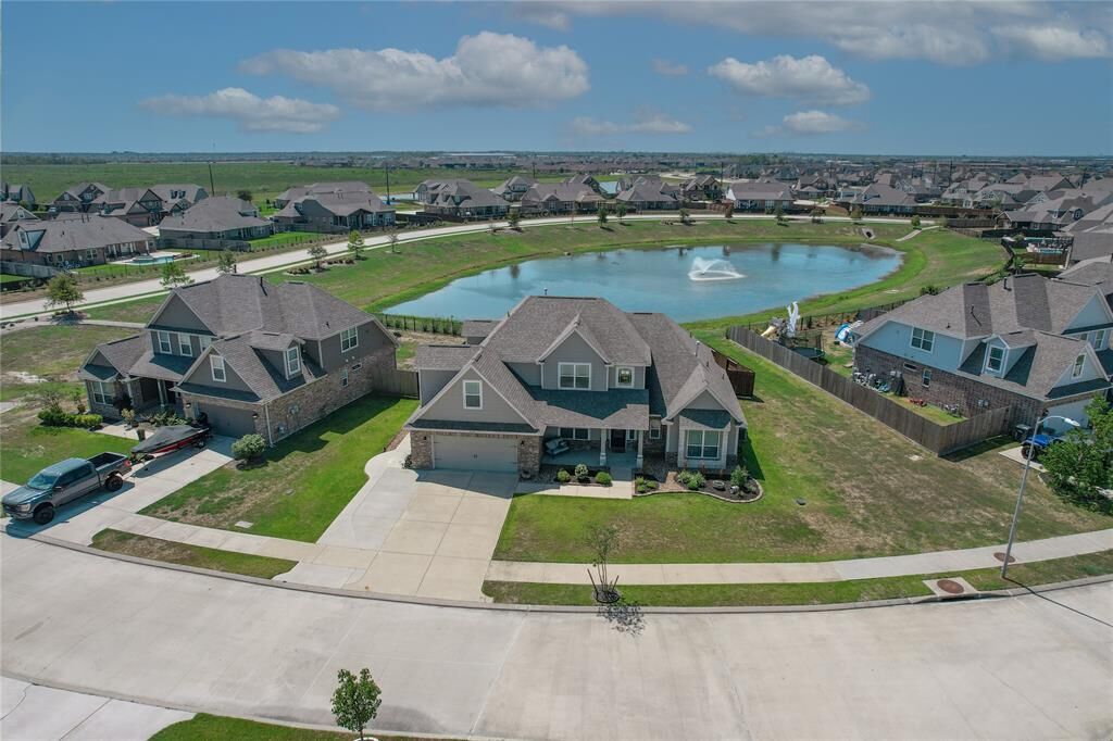 Property Photo: 9730 Suffolk Downs Drive TX 77523