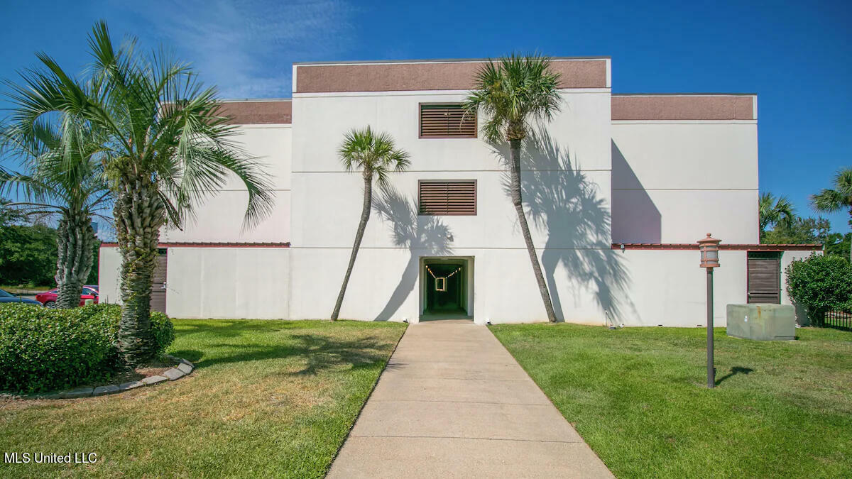 Property Photo:  2046 Beach Boulevard  MS 39531 