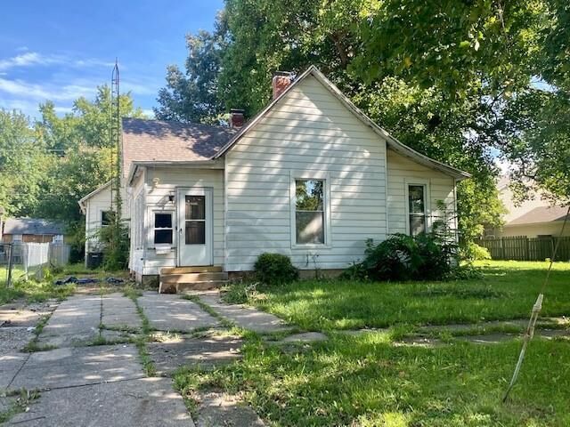 Property Photo:  1608 Marion Avenue  IL 61938 