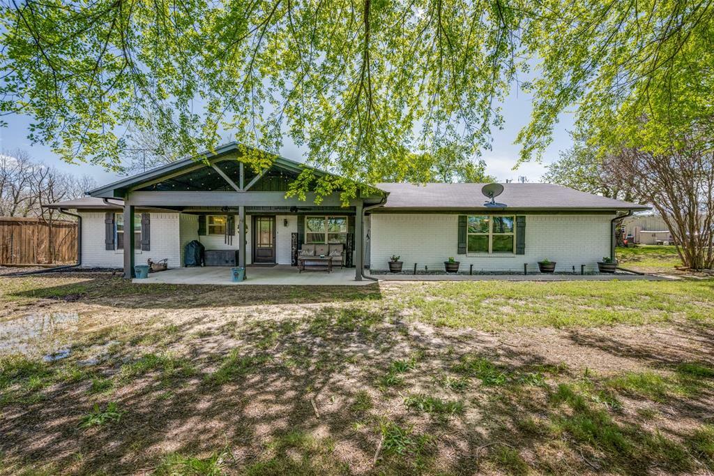Property Photo: 231 County Road 4890 TX 76023