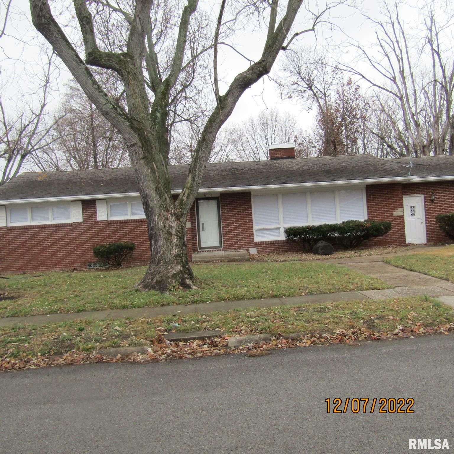 Property Photo: 501 N Locust Street IL 62896