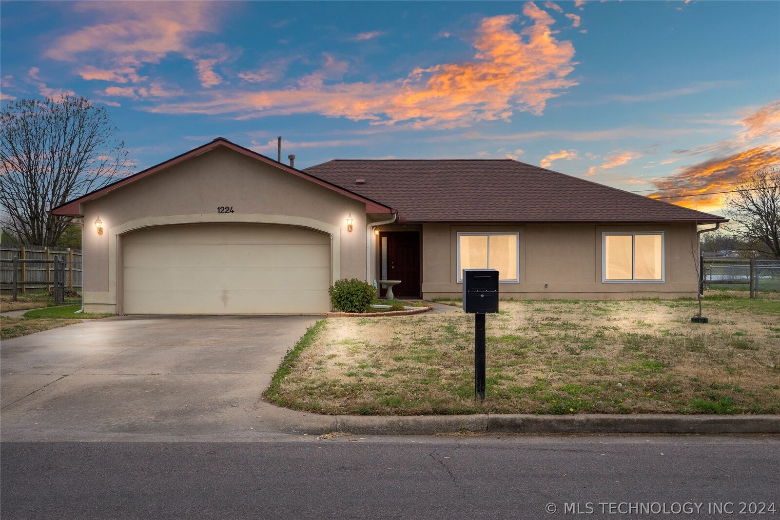 Property Photo:  1224 S S 98th East Avenue  OK 74128 