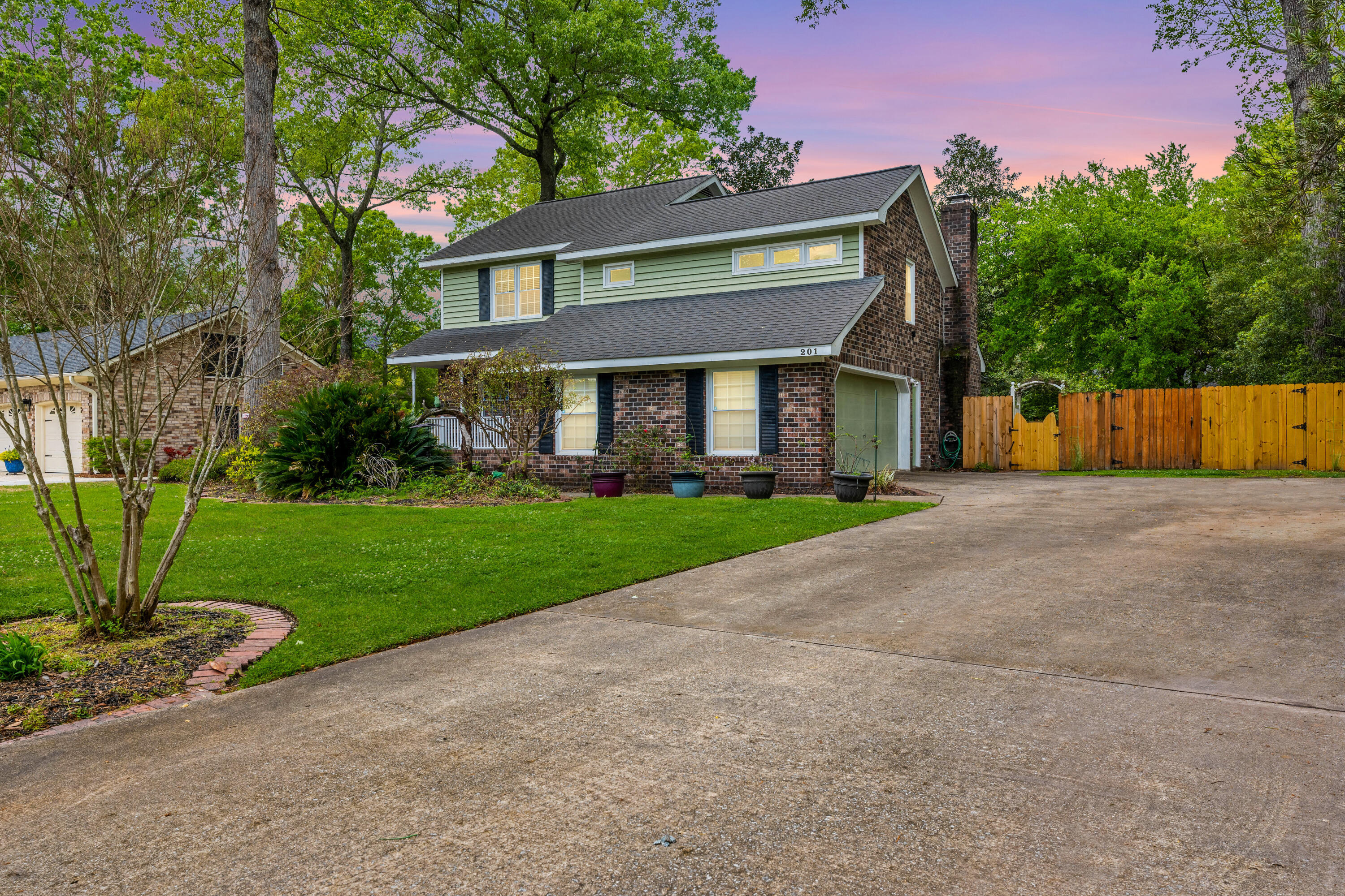 Property Photo: 201 Kent Court SC 29485