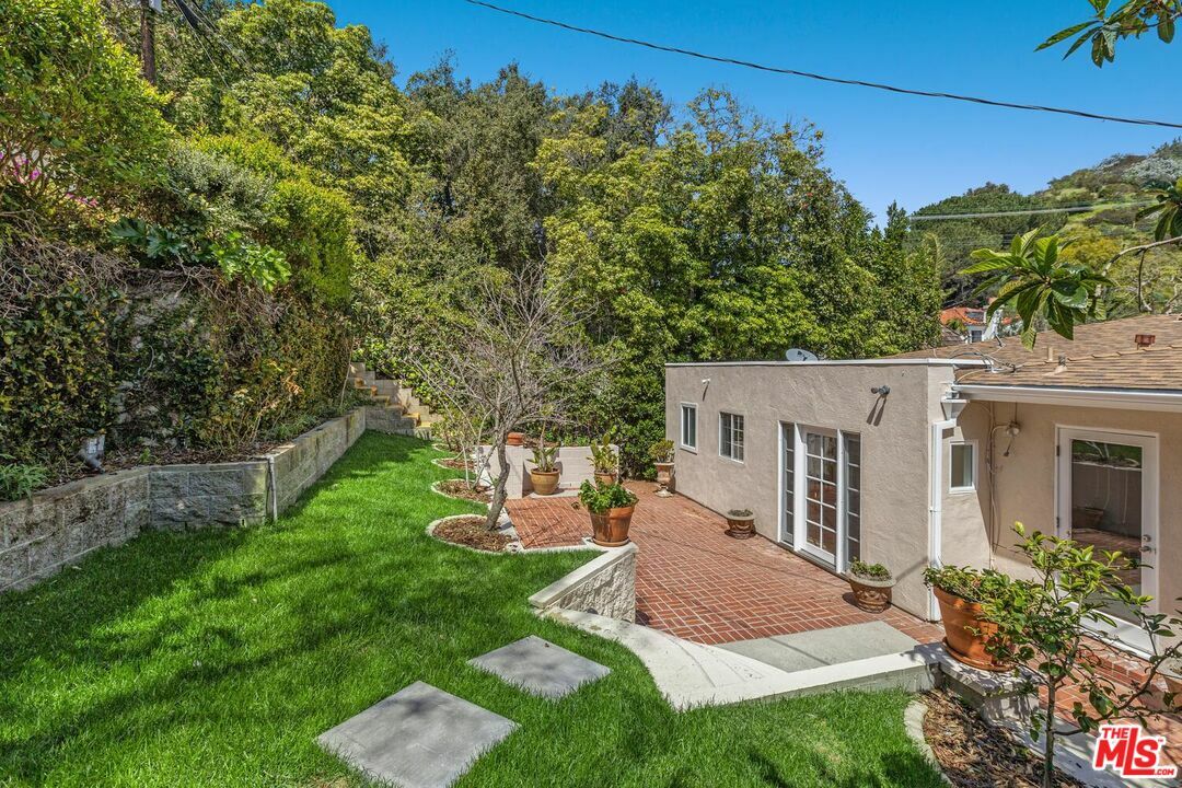 Property Photo:  1669  N Beverly Dr  CA 90210 