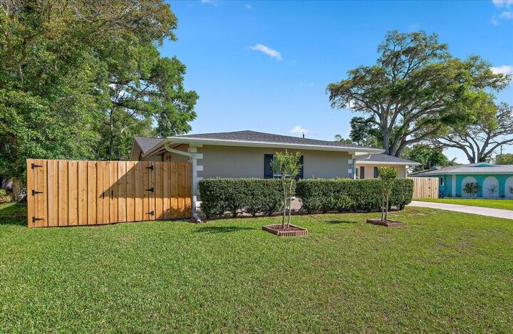 Property Photo: 1840 Palmcrest Lane FL 33764
