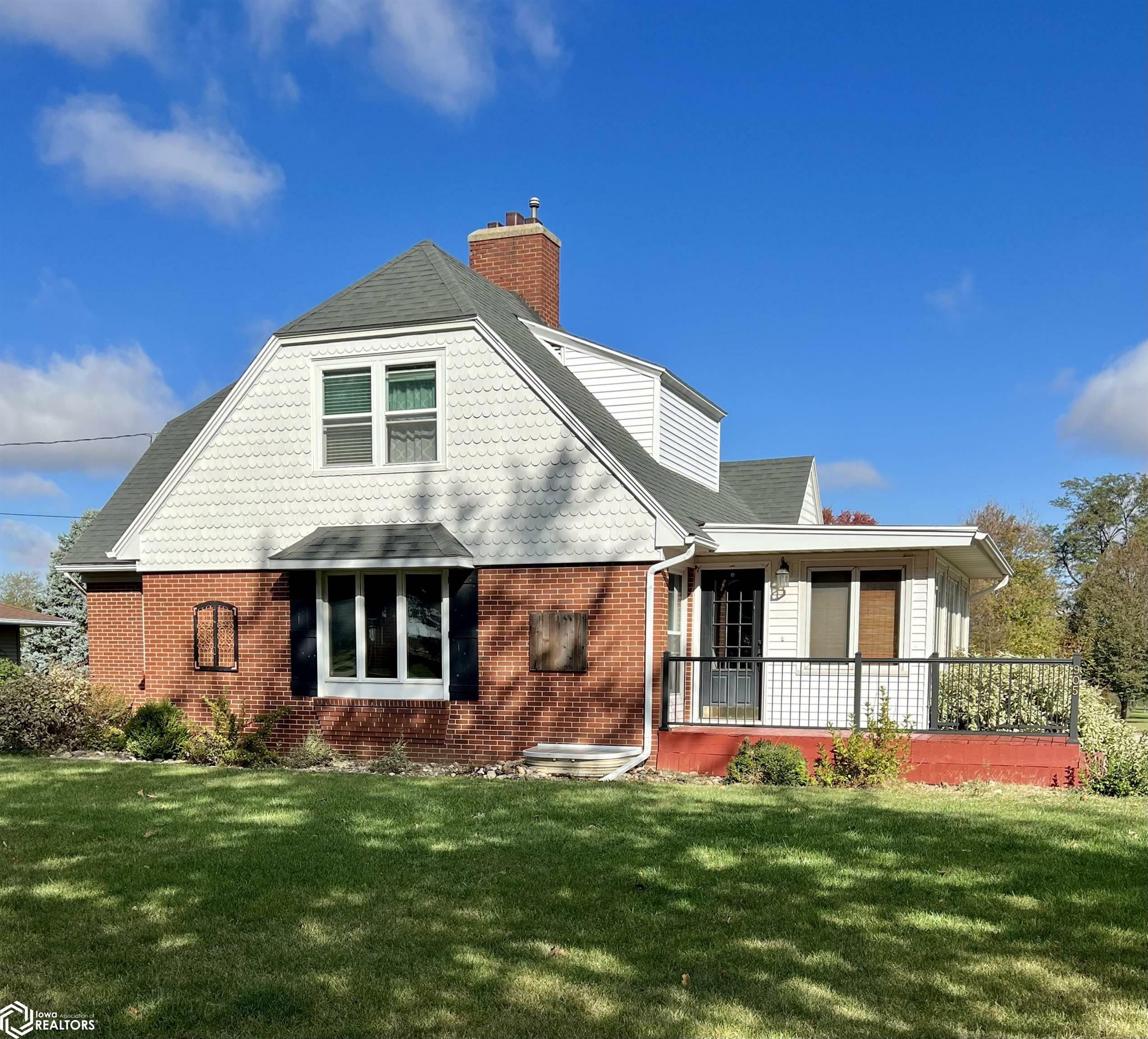 Property Photo:  905 10th Avenue  IA 50601 