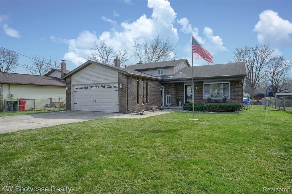 Property Photo: 3323 W Clarice Avenue MI 48356 2323