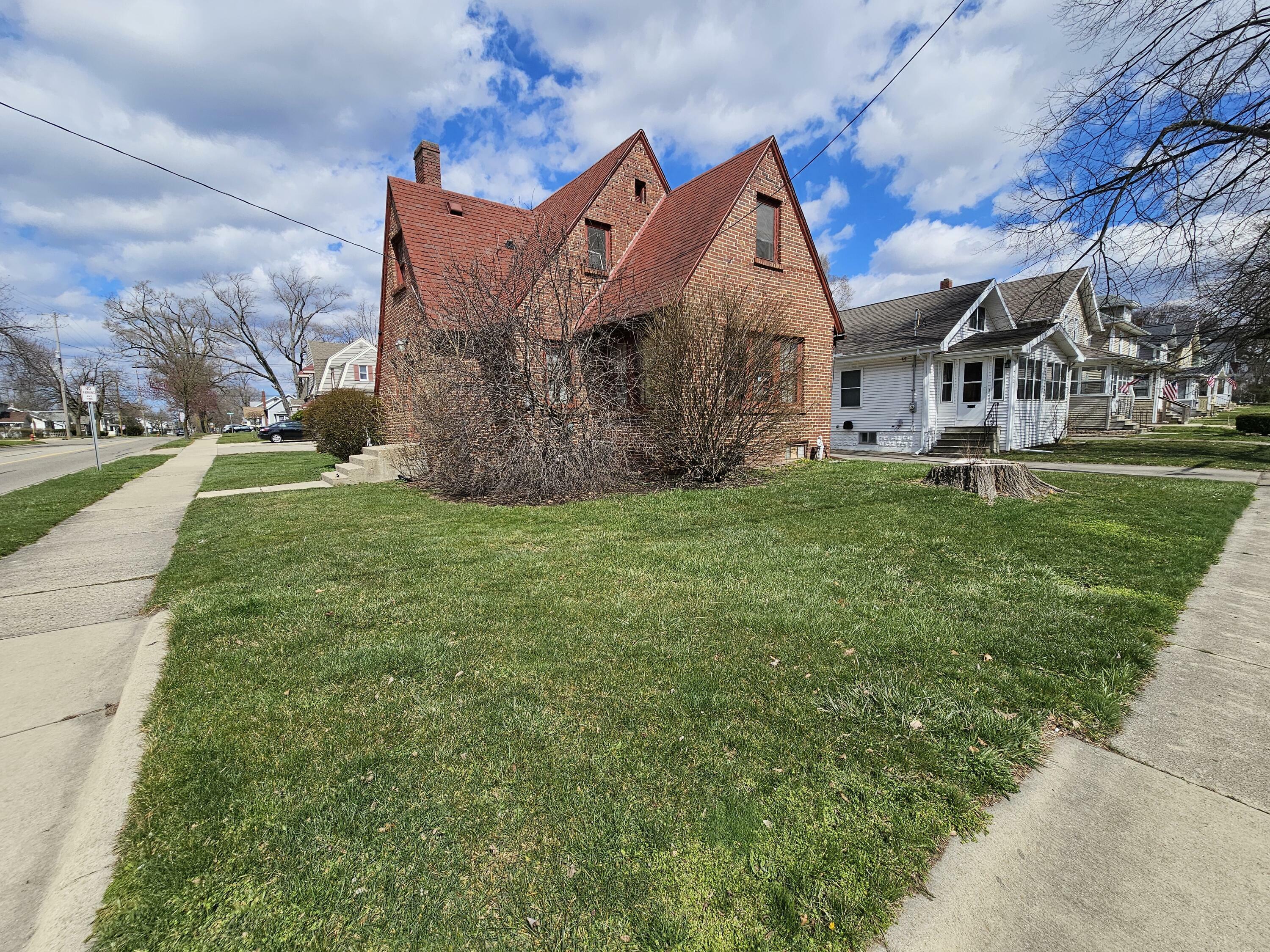 Property Photo:  1045 S West Avenue  MI 49203 