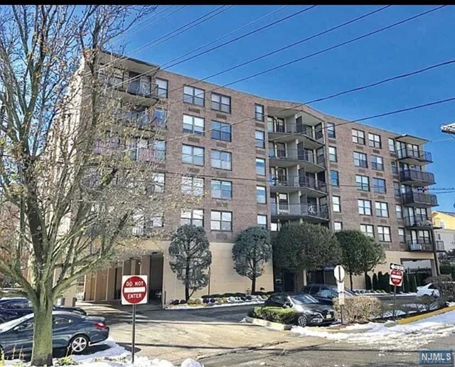 Property Photo:  200 Division Street 3B  NJ 07010 