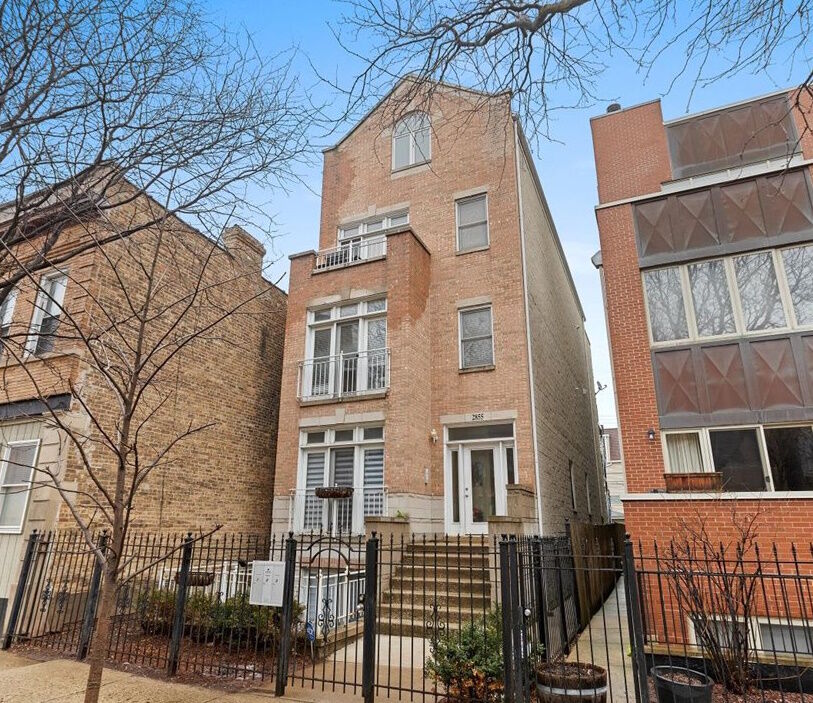 Property Photo: 2855 N Damen Avenue 3 IL 60618