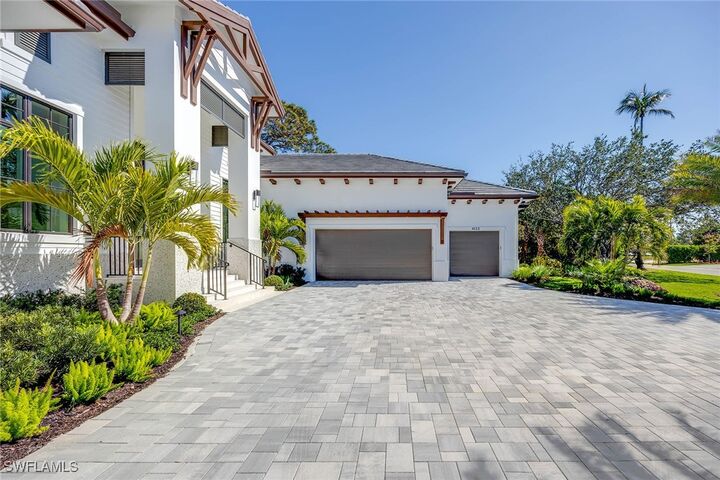 Property Photo: 4112 Willowhead Way FL 34103