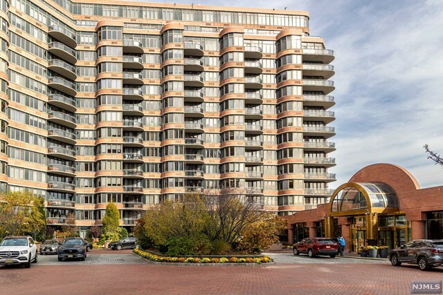 Property Photo:  100 Carlyle Drive 11L North  NJ 07010 