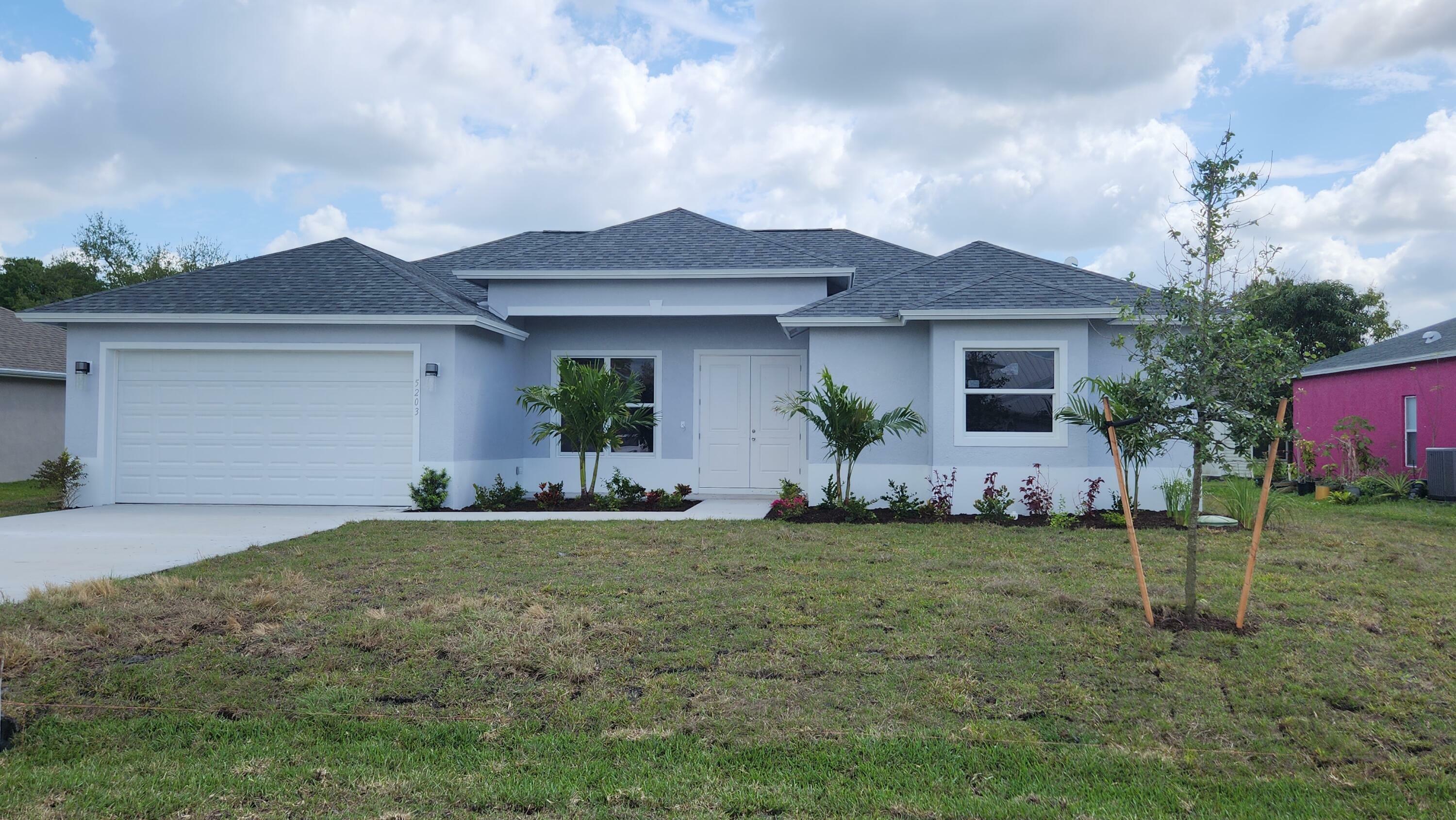 Property Photo:  5203 NW West Piper Circle  FL 34986 