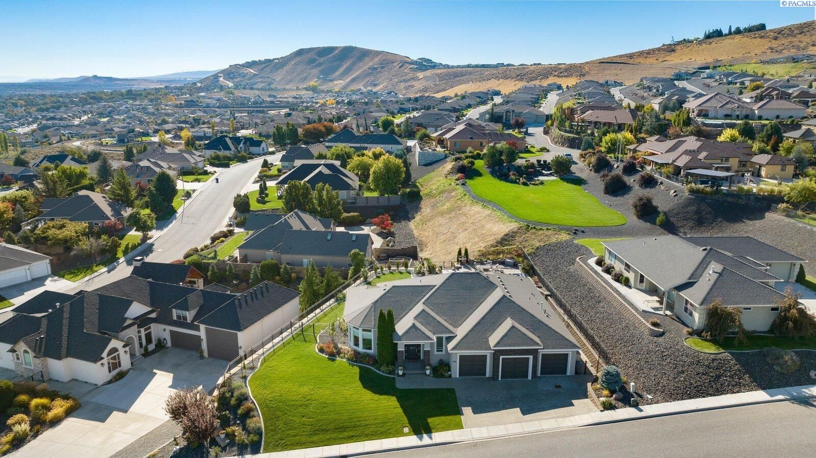 Property Photo:  615 Big Sky Dr  WA 99352 